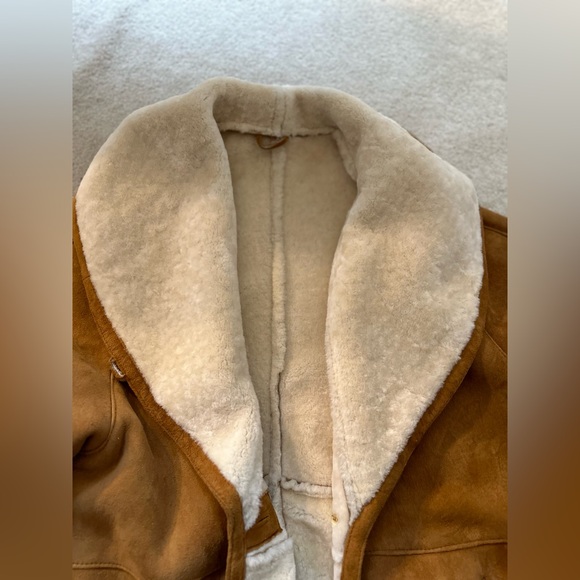 COPY - VINTAGE CALAFATE SHEEPSKIN SHERPA COAT! - Picture 3 of 8